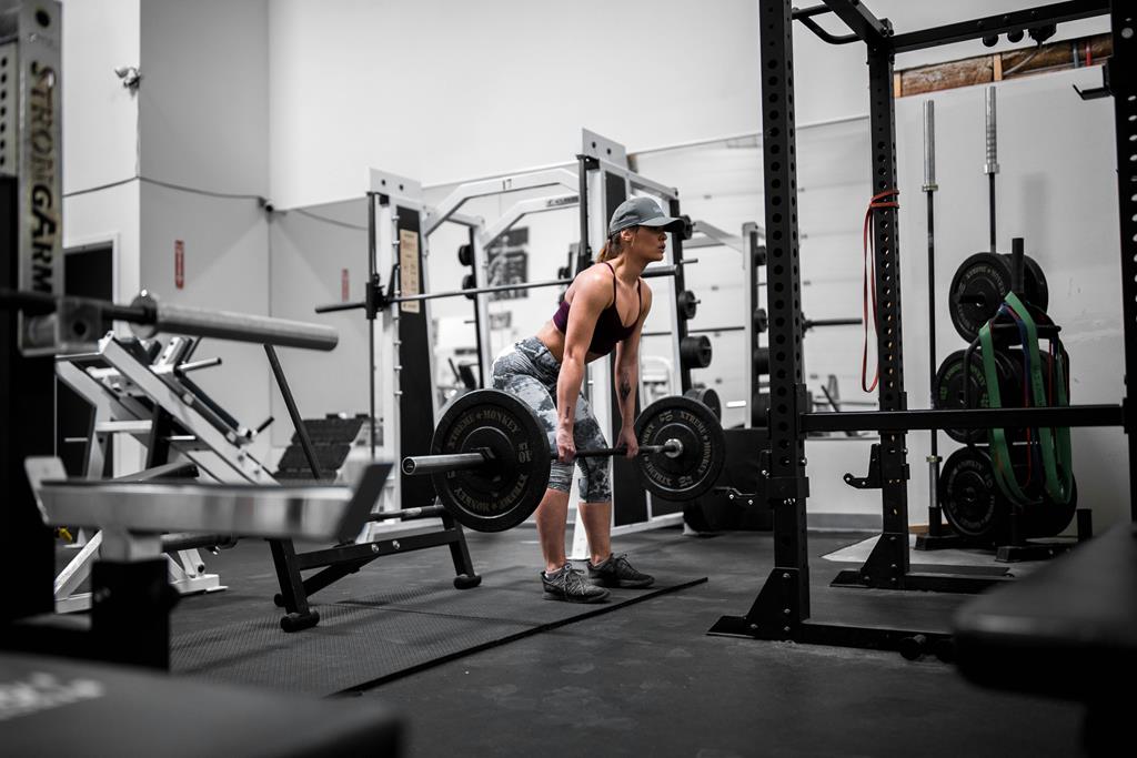 Musculação Feminina: A Prática e suas Reações Corporais - Academia