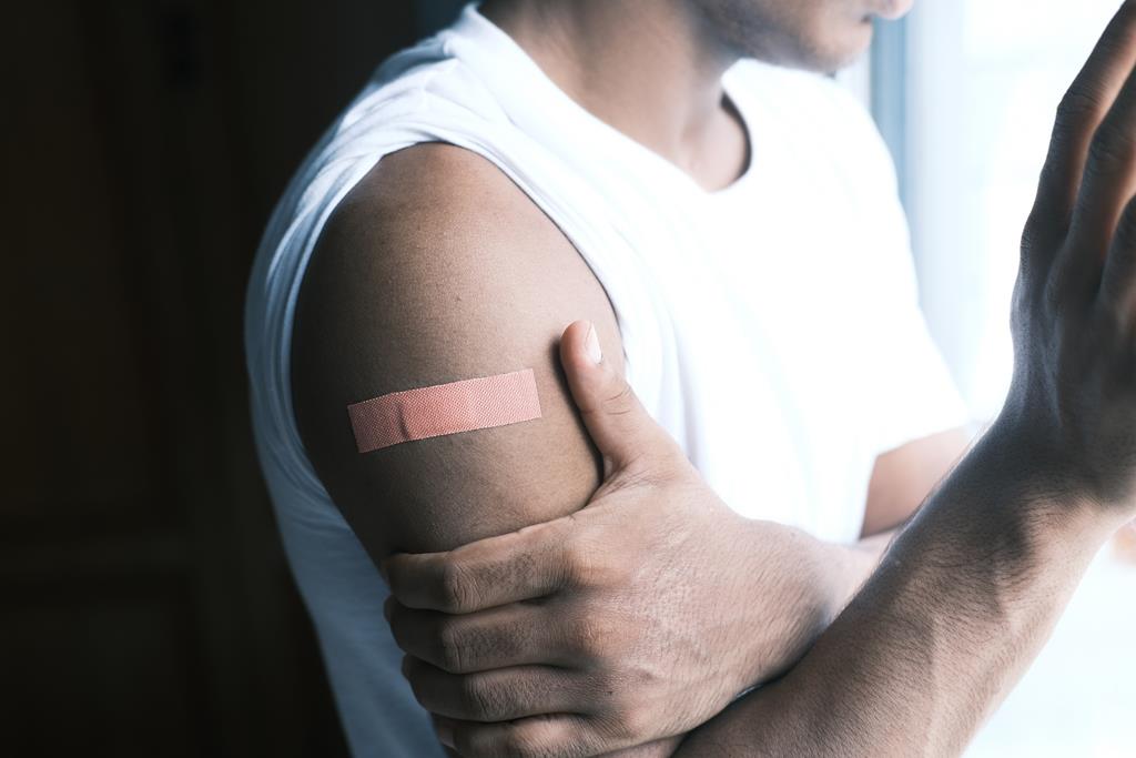 espasmo muscular no braço