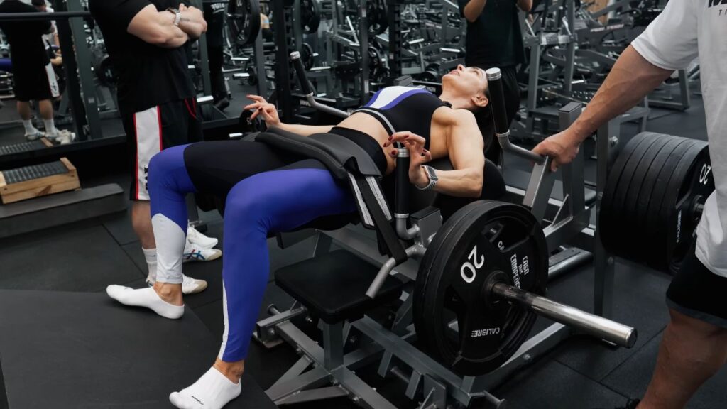 mulher durante exercício fisico