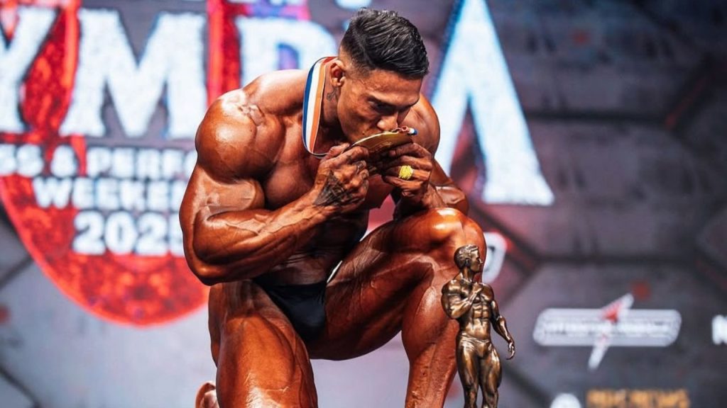 ramon dino durante premiação mr olympia 2025